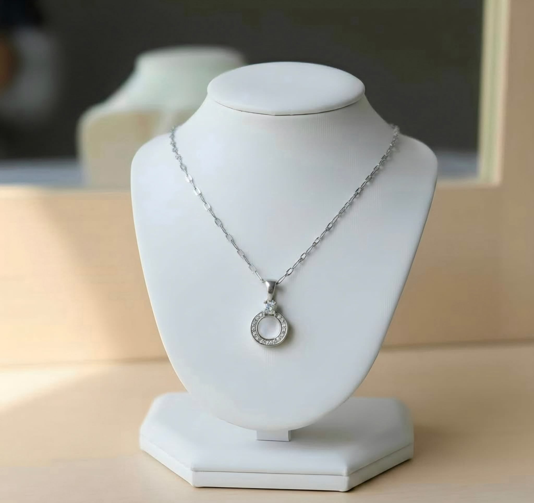 Lunéa Collection Necklace