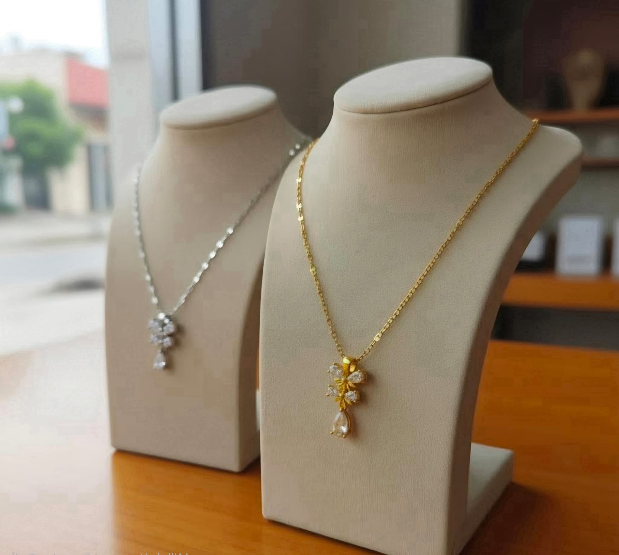 Lunéa Collection Necklace